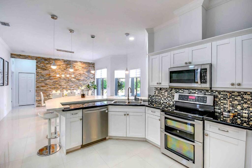 Miami 5Br Villa W Heated Pool, Games & Bbq L01 カトラー・ベイ エクステリア 写真