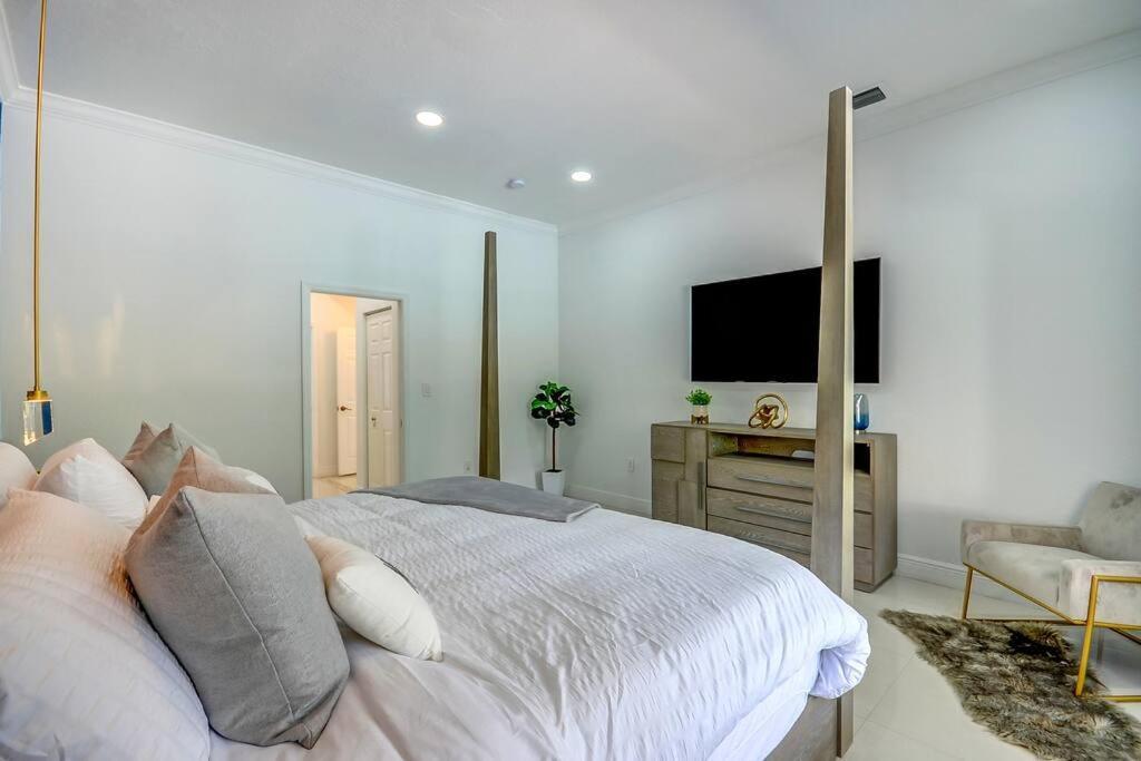 Miami 5Br Villa W Heated Pool, Games & Bbq L01 カトラー・ベイ エクステリア 写真