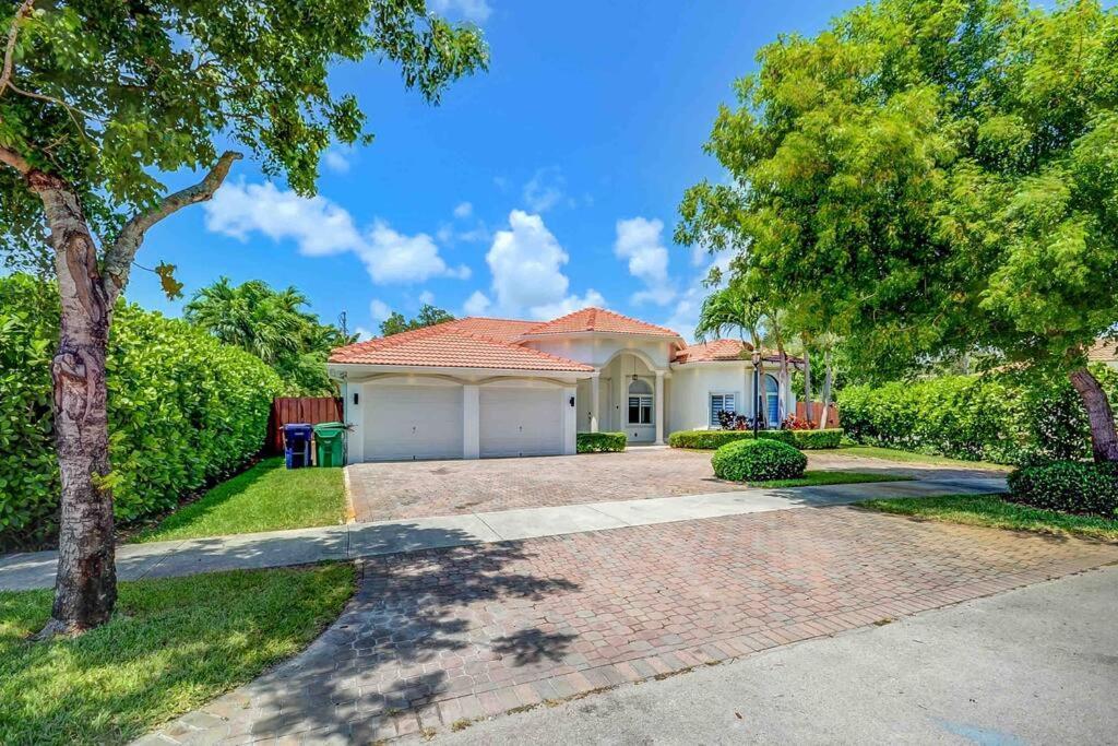 Miami 5Br Villa W Heated Pool, Games & Bbq L01 カトラー・ベイ エクステリア 写真