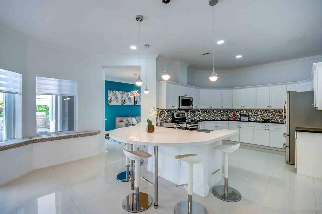 Miami 5Br Villa W Heated Pool, Games & Bbq L01 カトラー・ベイ エクステリア 写真
